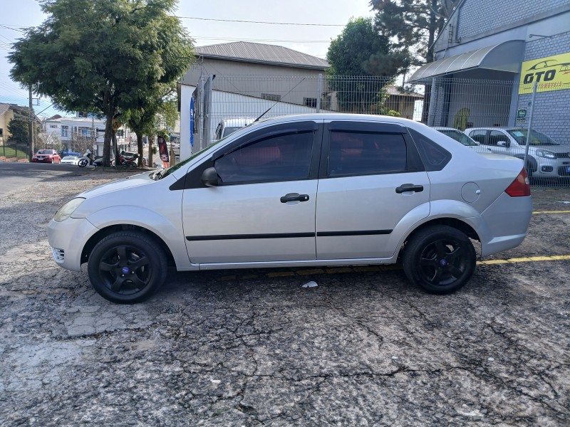 FIESTA 1.0 MPI PERSONNALLITÉ SEDAN 8V GASOLINA 4P MANUAL - 2006 - FARROUPILHA