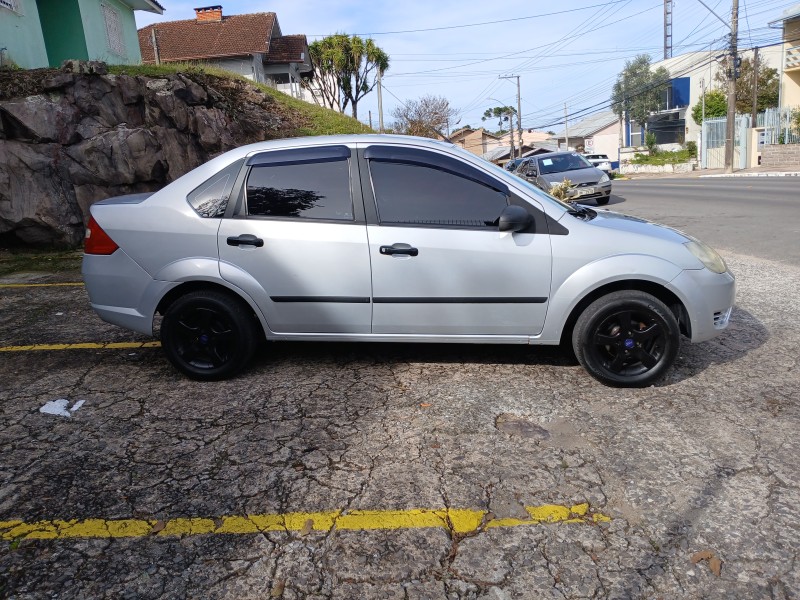 FIESTA 1.0 MPI PERSONNALLITÉ SEDAN 8V GASOLINA 4P MANUAL - 2006 - FARROUPILHA