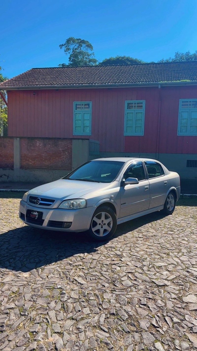 ASTRA 2.0 MPFI COMFORT SEDAN 8V FLEX 4P MANUAL - 2005 - SãO SEBASTIãO DO CAí
