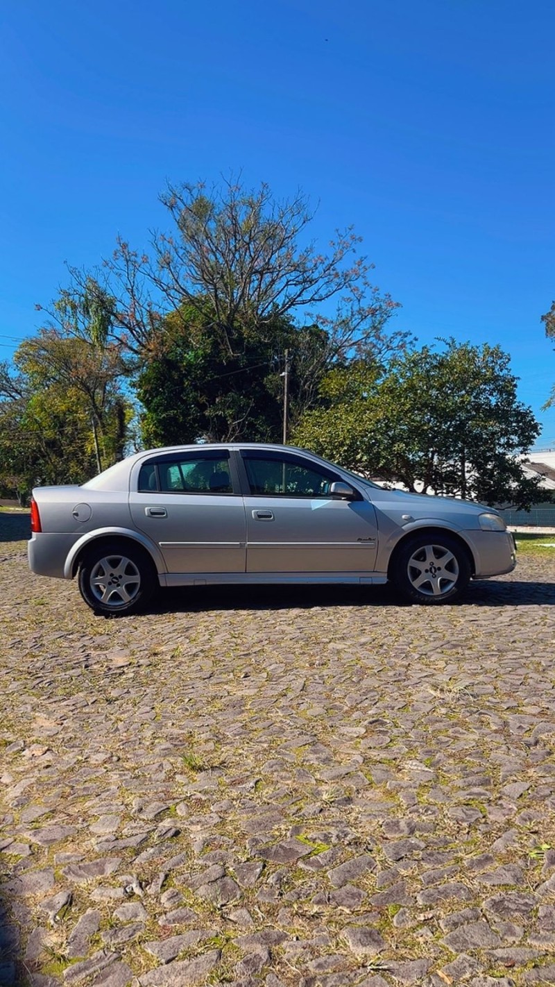 ASTRA 2.0 MPFI COMFORT SEDAN 8V FLEX 4P MANUAL - 2005 - SãO SEBASTIãO DO CAí