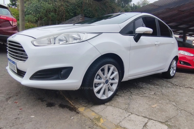 fiesta 1.6 sel hatch 16v flex 4p manual 2015 farroupilha
