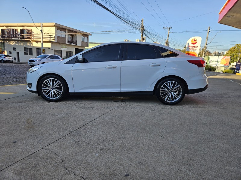 FOCUS 2.0 SE SEDAN 16V FLEX 4P AUTOMÁTICO - 2017 - CAXIAS DO SUL