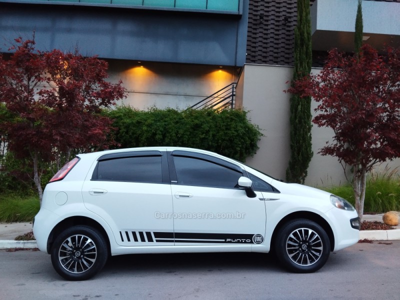 PUNTO 1.4 ATTRACTIVE ITALIA 8V FLEX 4P MANUAL - 2014 - FARROUPILHA