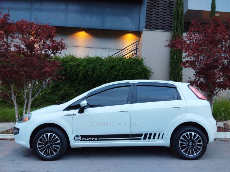 PUNTO 1.4 ATTRACTIVE ITALIA 8V FLEX 4P MANUAL - 2014 - FARROUPILHA