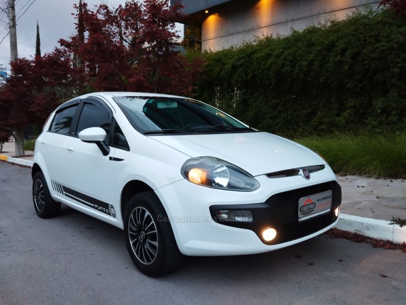 PUNTO 1.4 ATTRACTIVE ITALIA 8V FLEX 4P MANUAL - 2014 - FARROUPILHA