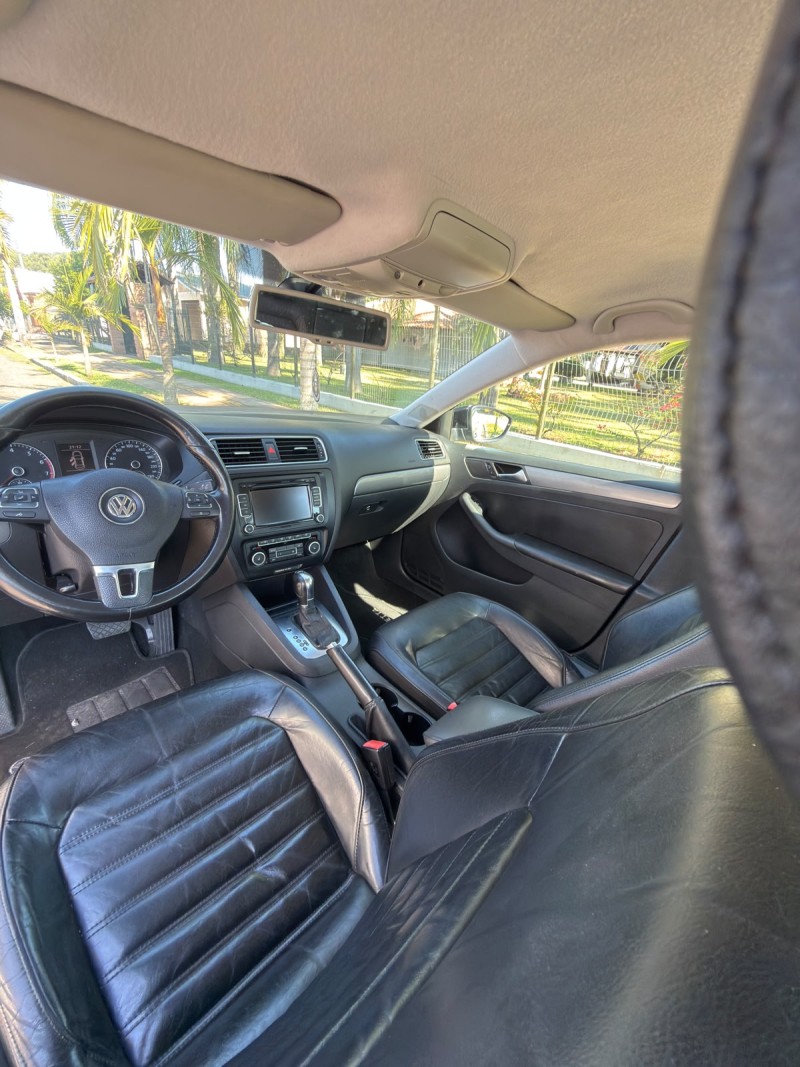JETTA 2.0 TSI HIGHLINE 211CV GASOLINA 4P TIPTRONIC - 2012 - FELIZ