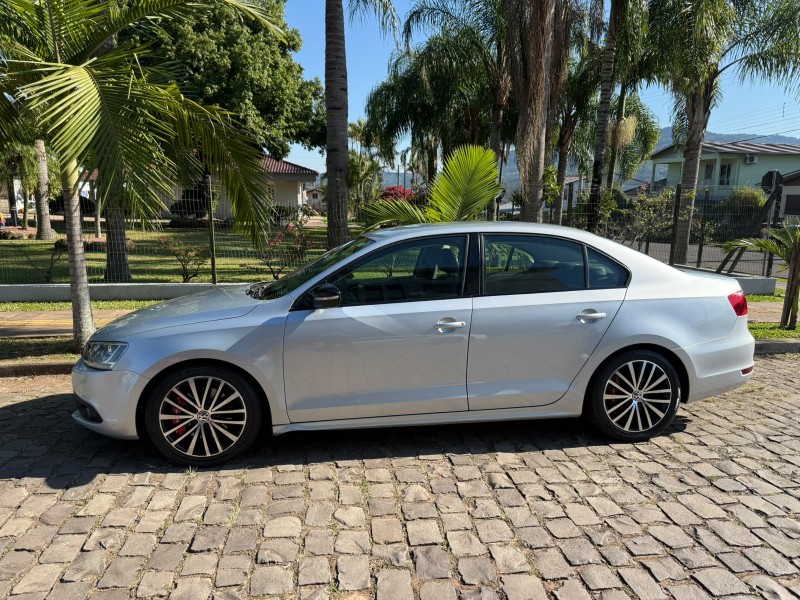 JETTA 2.0 TSI HIGHLINE 211CV GASOLINA 4P TIPTRONIC - 2012 - FELIZ