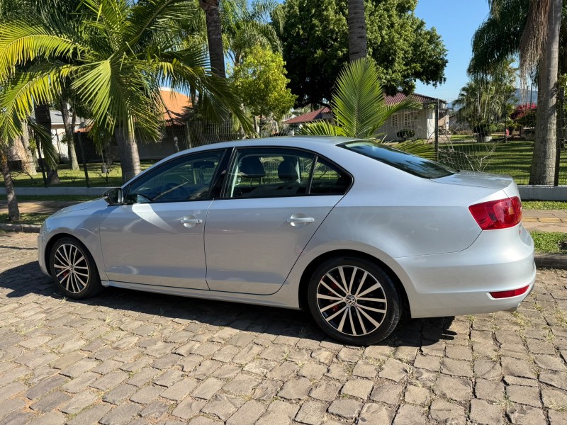 JETTA 2.0 TSI HIGHLINE 211CV GASOLINA 4P TIPTRONIC - 2012 - FELIZ