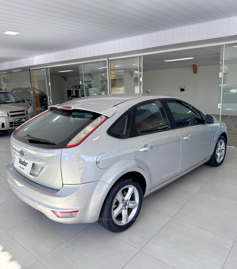 FOCUS 1.6 SE PLUS 16V FLEX 4P MANUAL - 2012 - VILA FLORES