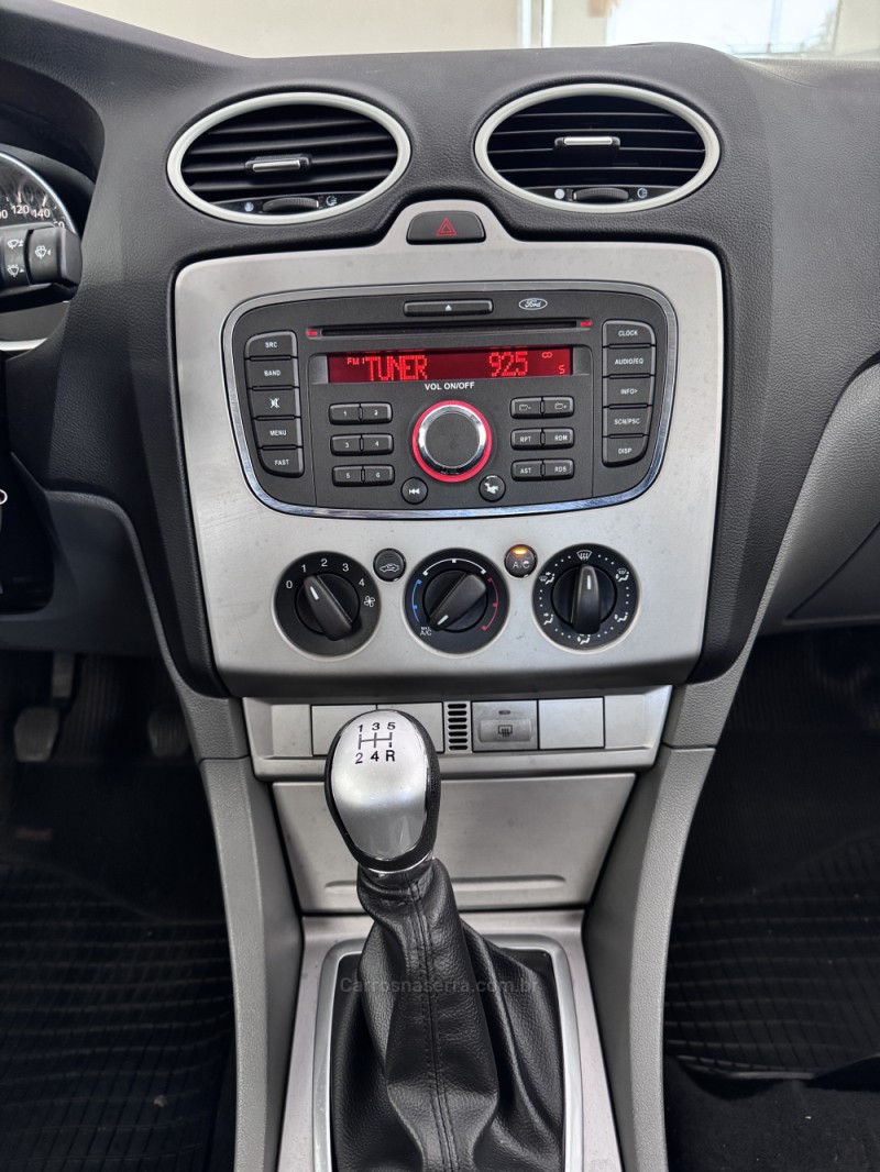 FOCUS 1.6 SE PLUS 16V FLEX 4P MANUAL - 2012 - VILA FLORES