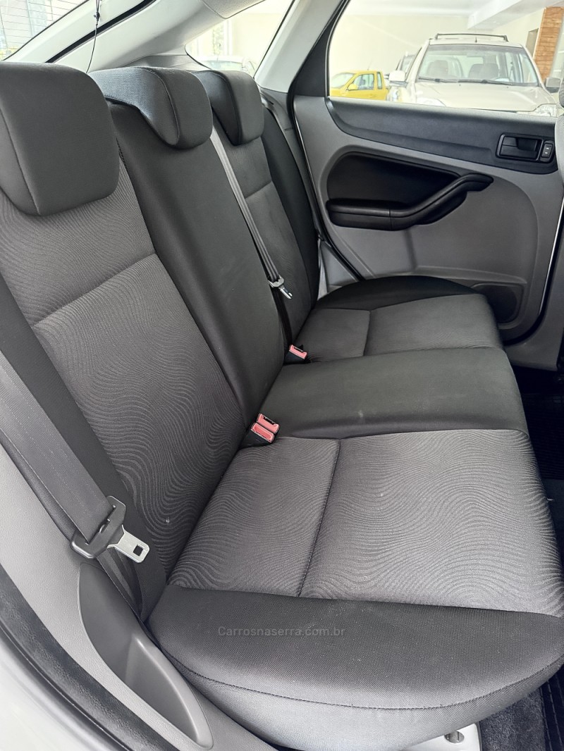 FOCUS 1.6 SE PLUS 16V FLEX 4P MANUAL - 2012 - VILA FLORES
