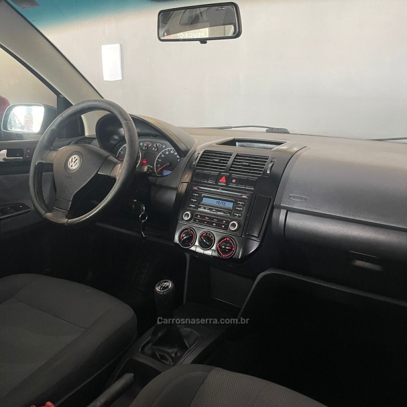 POLO SEDAN 1.6 8V GASOLINA 4P MANUAL - 2009 - PORTãO