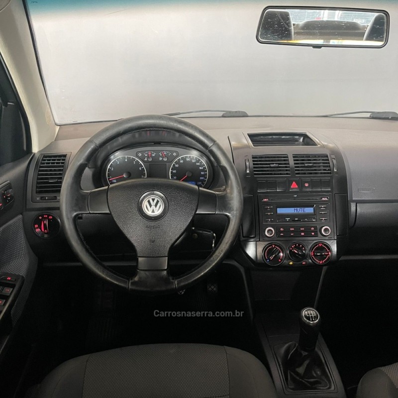POLO SEDAN 1.6 8V GASOLINA 4P MANUAL - 2009 - PORTãO