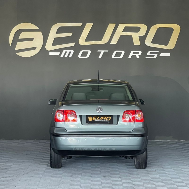 POLO SEDAN 1.6 8V GASOLINA 4P MANUAL - 2009 - PORTãO