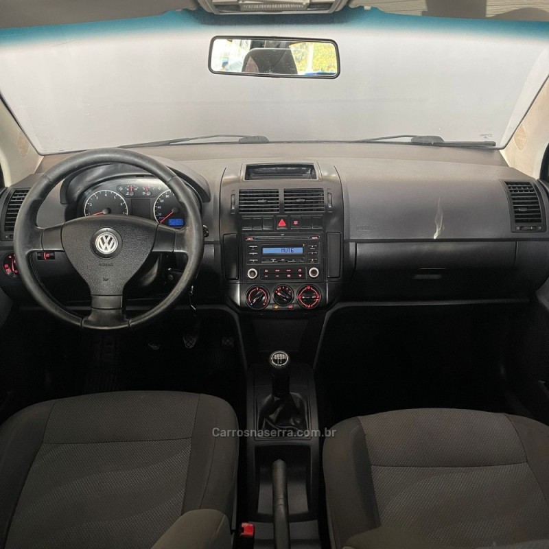 POLO SEDAN 1.6 8V GASOLINA 4P MANUAL - 2009 - PORTãO