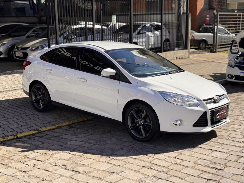 FOCUS 2.0 SE PLUS SEDAN 16V FLEX 4P AUTOMÁTICO - 2015 - CAXIAS DO SUL