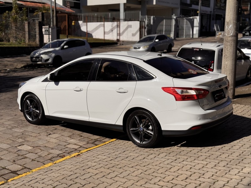 FOCUS 2.0 SE PLUS SEDAN 16V FLEX 4P AUTOMÁTICO - 2015 - CAXIAS DO SUL