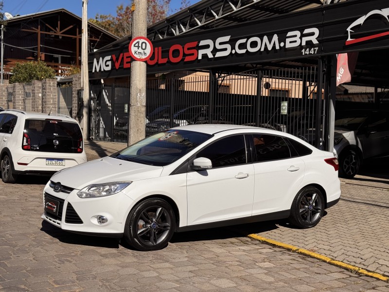 focus 2.0 se plus sedan 16v flex 4p automatico 2015 caxias do sul