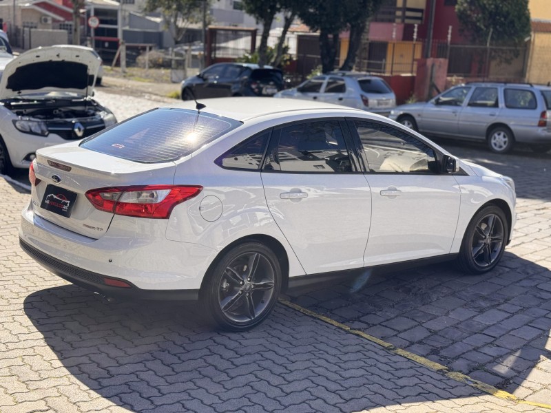 FOCUS 2.0 SE PLUS SEDAN 16V FLEX 4P AUTOMÁTICO - 2015 - CAXIAS DO SUL
