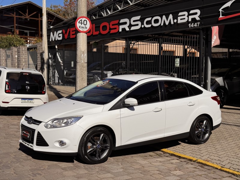 FOCUS 2.0 SE PLUS SEDAN 16V FLEX 4P AUTOMÁTICO - 2015 - CAXIAS DO SUL