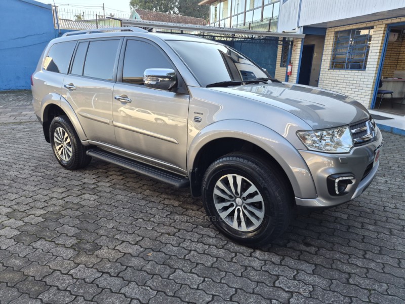 PAJERO DAKAR 3.5 HPE 7 LUGARES 4X4 V6 24V FLEX 4P AUTOMÁTICO - 2017 - CAXIAS DO SUL