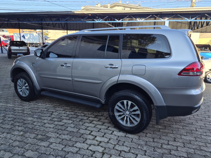 PAJERO DAKAR 3.5 HPE 7 LUGARES 4X4 V6 24V FLEX 4P AUTOMÁTICO - 2017 - CAXIAS DO SUL