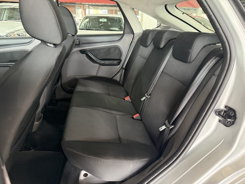 FOCUS 1.6 GLX 16V FLEX 4P MANUAL - 2013 - FARROUPILHA