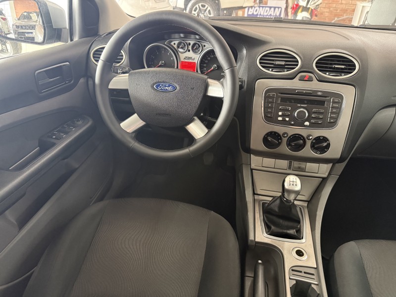 FOCUS 1.6 GLX 16V FLEX 4P MANUAL - 2013 - FARROUPILHA