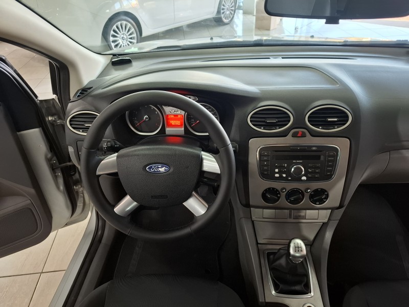 FOCUS 1.6 GLX 16V FLEX 4P MANUAL - 2013 - FARROUPILHA