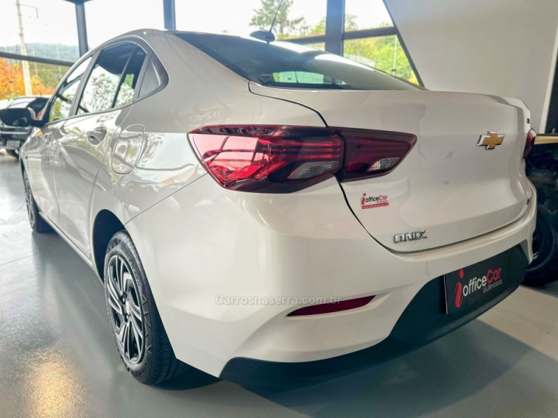 ONIX 1.0 LT 12V TURBO FLEX 4P MANUAL - 2025 - TRêS COROAS