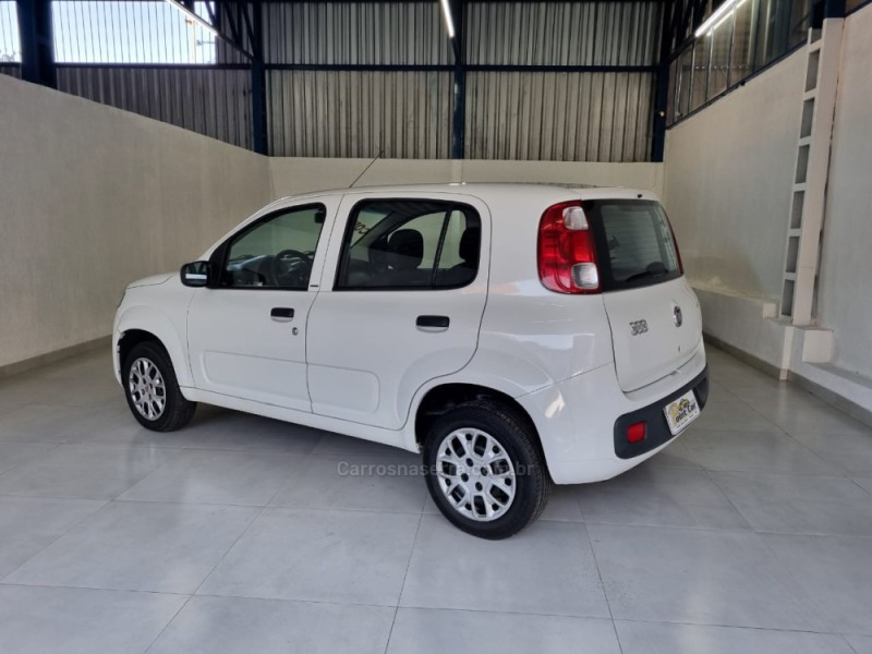 UNO 1.0 EVO VIVACE 8V FLEX 4P MANUAL - 2014 - VACARIA
