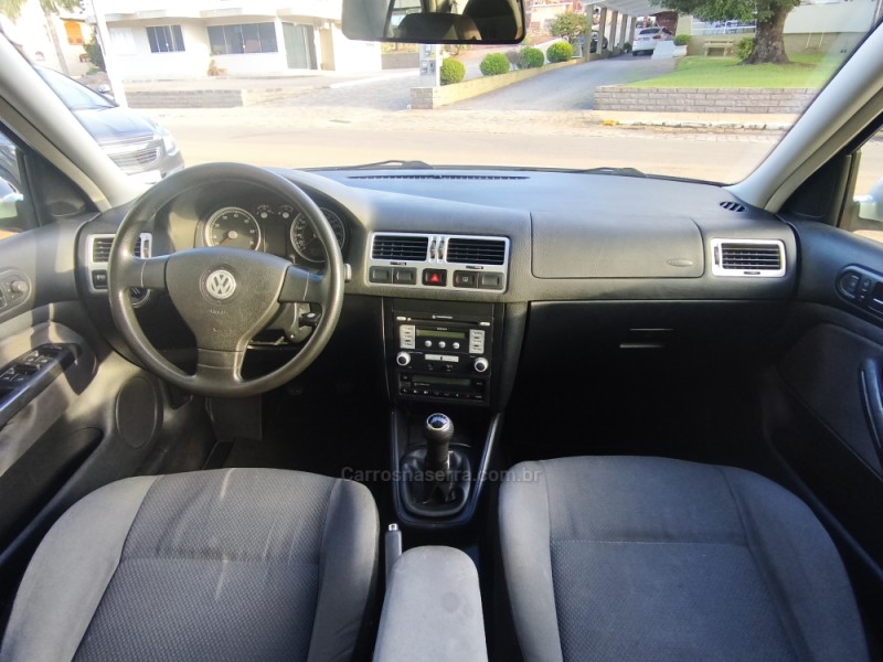 BORA 2.0 MI 8V FLEX 4P MANUAL - 2009 - SERAFINA CORRêA