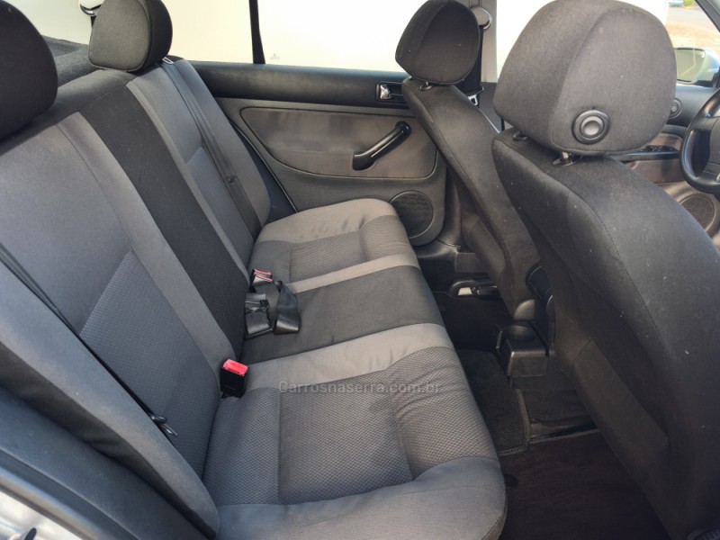 BORA 2.0 MI 8V FLEX 4P MANUAL - 2009 - SERAFINA CORRêA