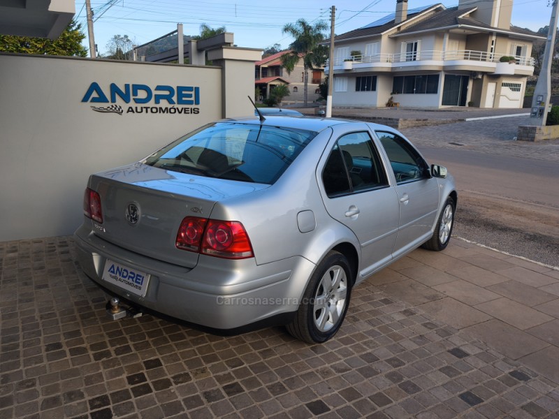 BORA 2.0 MI 8V FLEX 4P MANUAL - 2009 - SERAFINA CORRêA