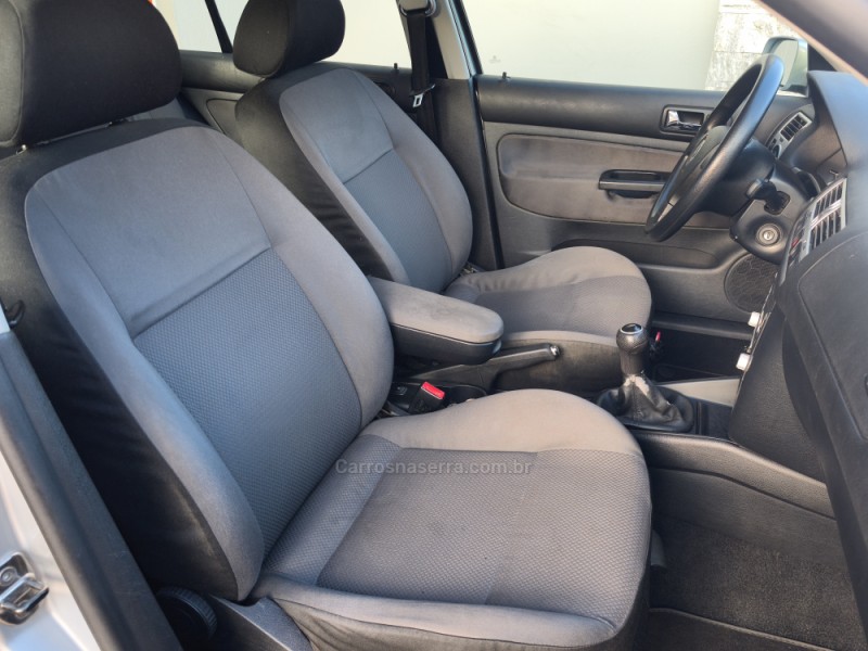 BORA 2.0 MI 8V FLEX 4P MANUAL - 2009 - SERAFINA CORRêA
