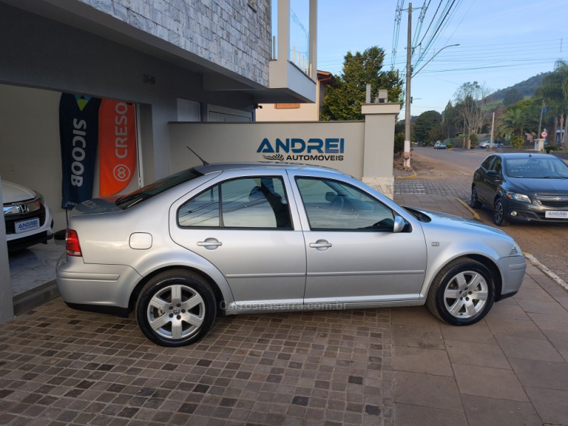BORA 2.0 MI 8V FLEX 4P MANUAL - 2009 - SERAFINA CORRêA