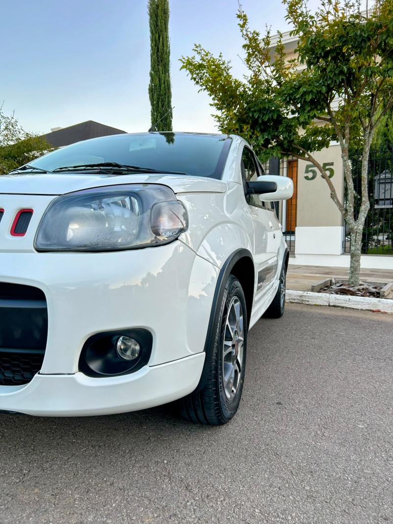 UNO 1.4 EVO SPORTING 8V FLEX 4P MANUAL - 2014 - BENTO GONçALVES