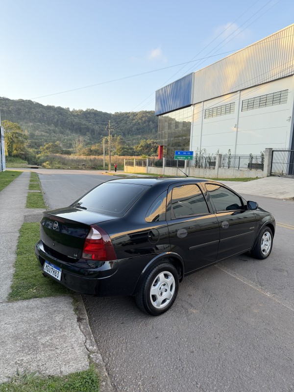 CORSA 1.4 MPFI MAXX SEDAN 8V FLEX 4P MANUAL - 2011 - CAXIAS DO SUL