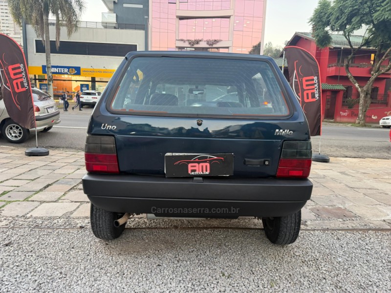 UNO 1.0 IE MILLE EP 8V GASOLINA 4P MANUAL - 1996 - CAXIAS DO SUL