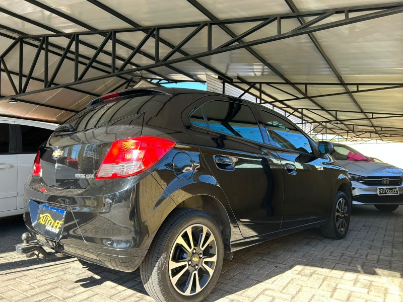 ONIX 1.4 MPFI LTZ 8V FLEX 4P MANUAL - 2016 - CANELA