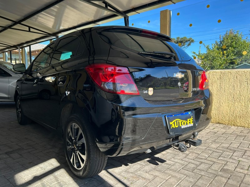 ONIX 1.4 MPFI LTZ 8V FLEX 4P MANUAL - 2016 - CANELA