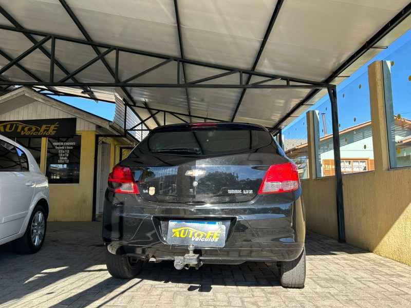 ONIX 1.4 MPFI LTZ 8V FLEX 4P MANUAL - 2016 - CANELA