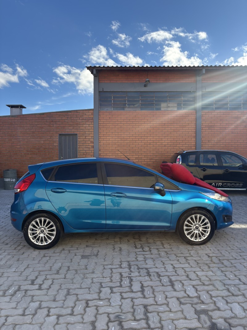 FIESTA 1.6 TITANIUM HATCH 16V FLEX 4P MANUAL - 2014 - CAXIAS DO SUL