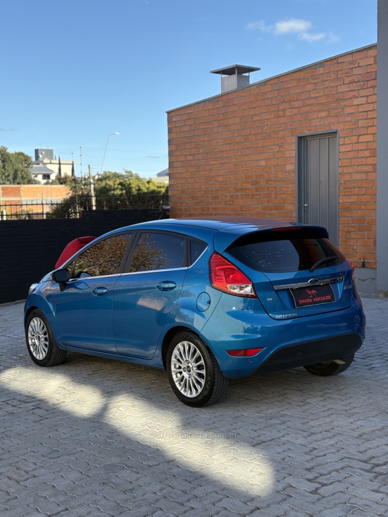 FIESTA 1.6 TITANIUM HATCH 16V FLEX 4P MANUAL - 2014 - CAXIAS DO SUL
