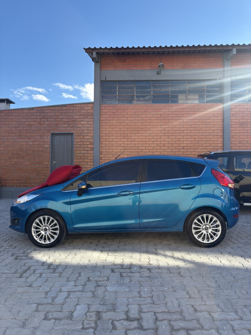 FIESTA 1.6 TITANIUM HATCH 16V FLEX 4P MANUAL - 2014 - CAXIAS DO SUL