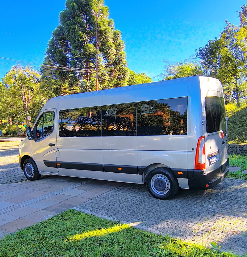 MASTER 2.3 DCI MINIBUS EXECUTIVE L3H2 16 LUGARES 16V DIESEL 4P MANUAL - 2019 - FARROUPILHA