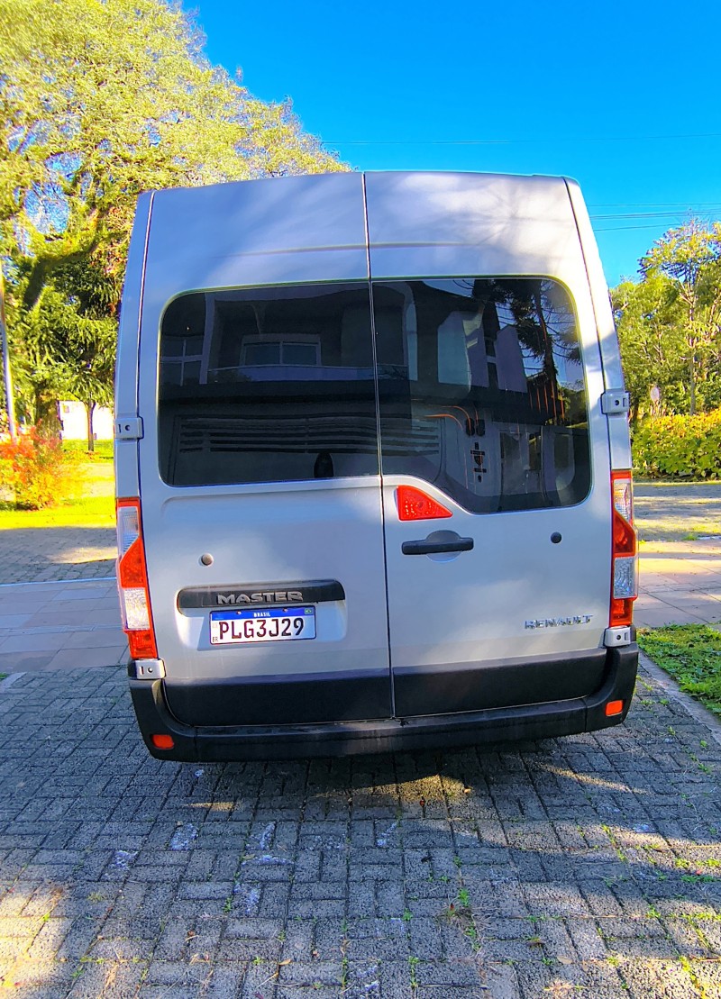 MASTER 2.3 DCI MINIBUS EXECUTIVE L3H2 16 LUGARES 16V DIESEL 4P MANUAL - 2019 - FARROUPILHA