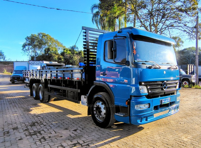 ATEGO 2425 3 EIXOS - 2006 - PORTãO