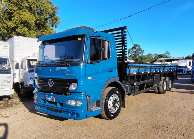 atego 2425 3 eixos 2006 portao