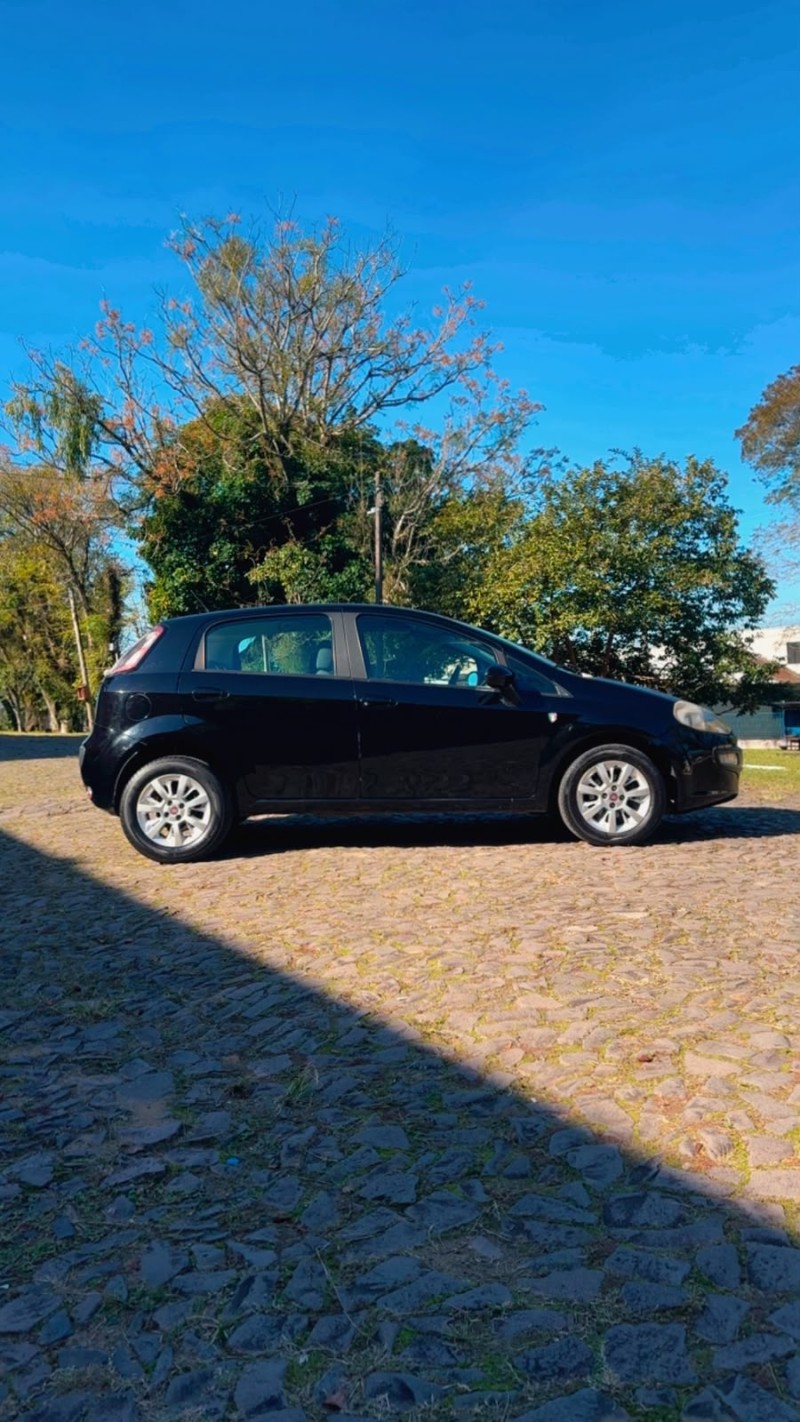 PUNTO 1.4 ATTRACTIVE ITALIA 8V FLEX 4P MANUAL - 2013 - SãO SEBASTIãO DO CAí